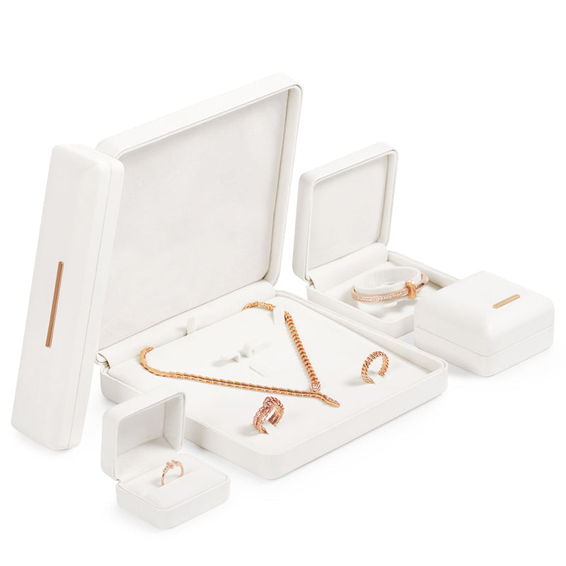 Elegant White Leatherette Necklace Pendant Box H134