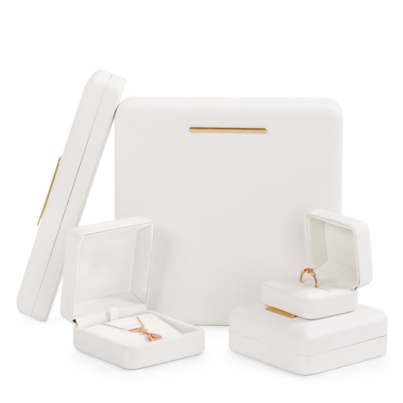 Elegant White Leatherette Necklace Pendant Box H134